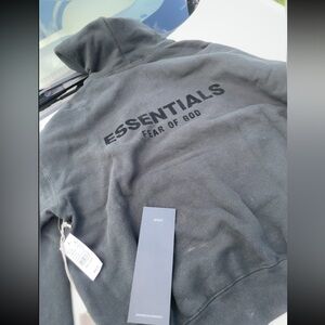 black essential huddie (never worn brand new )